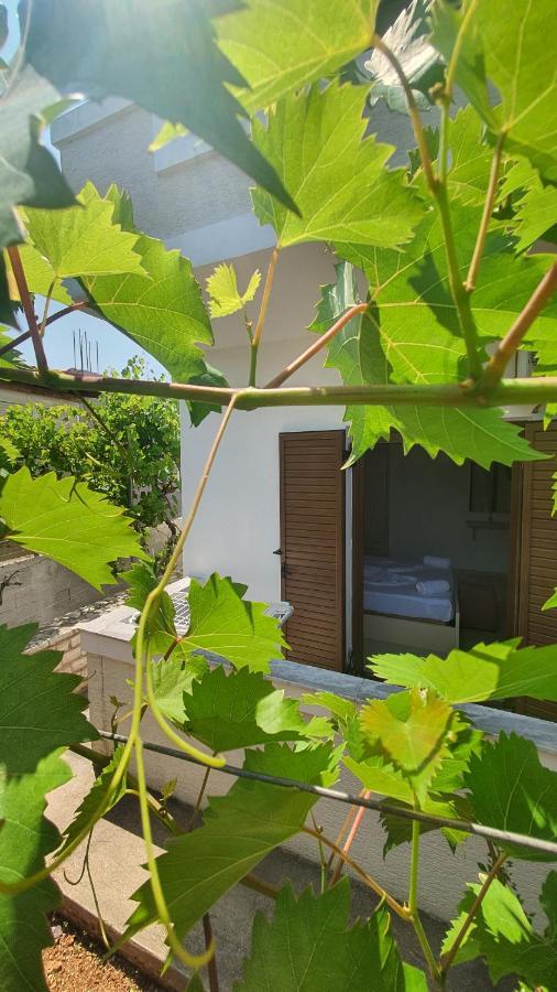 Mihal Suites Sarandë Exterior foto