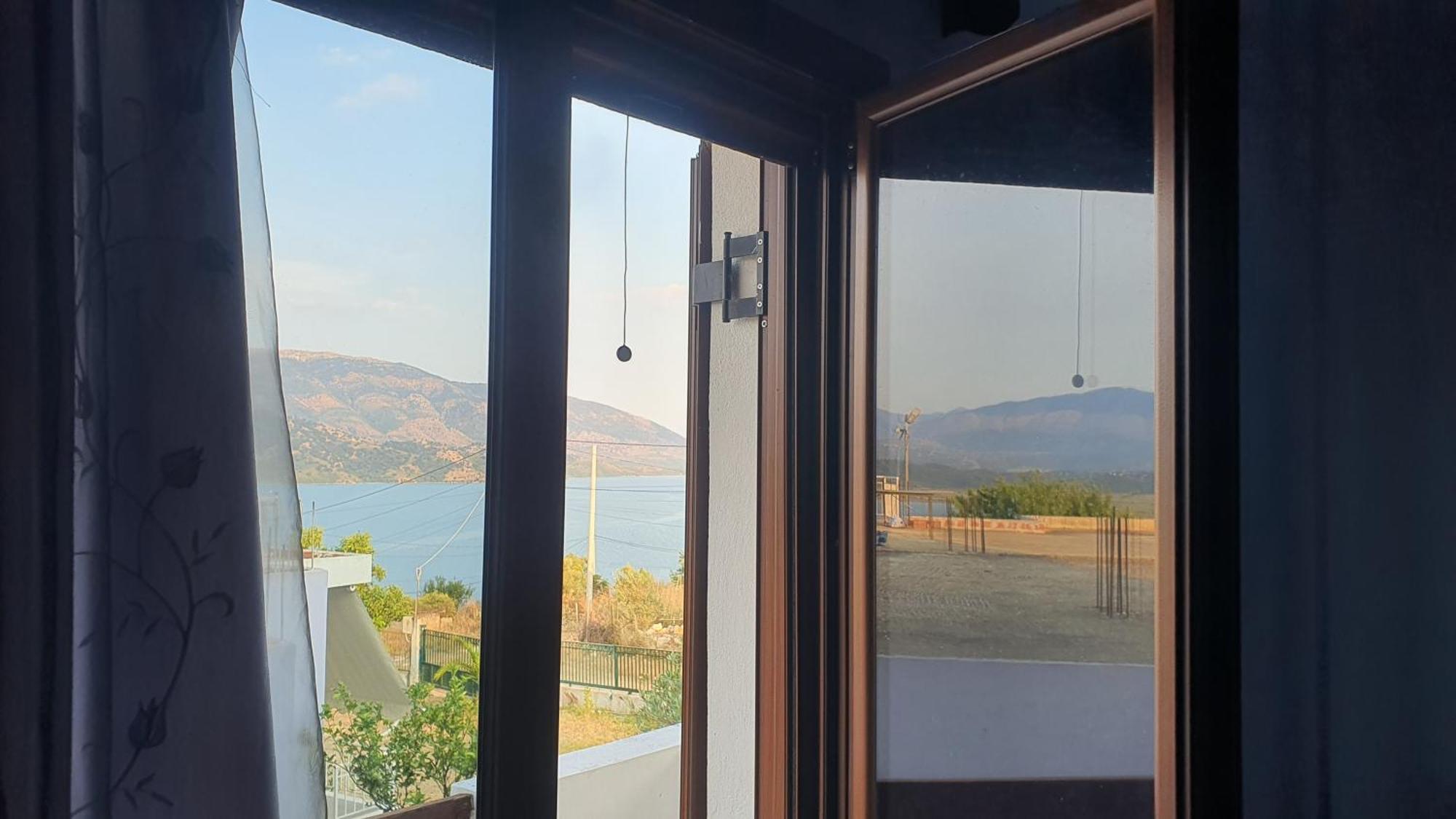 Mihal Suites Sarandë Exterior foto